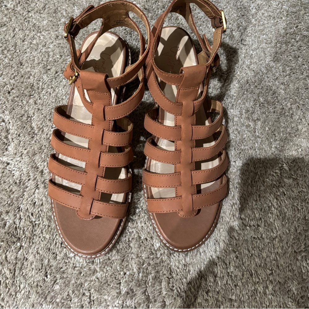 Crown Vintage Sandals like new Size 9